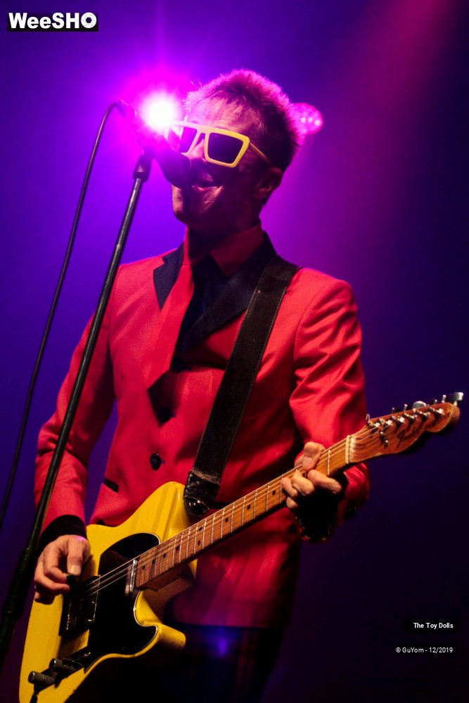42/48 photos du spectacle he Toy Dolls