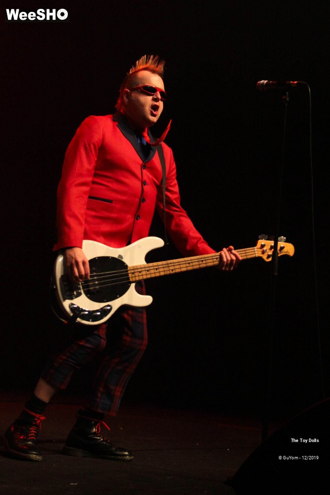 43/48 photos du spectacle he Toy Dolls
