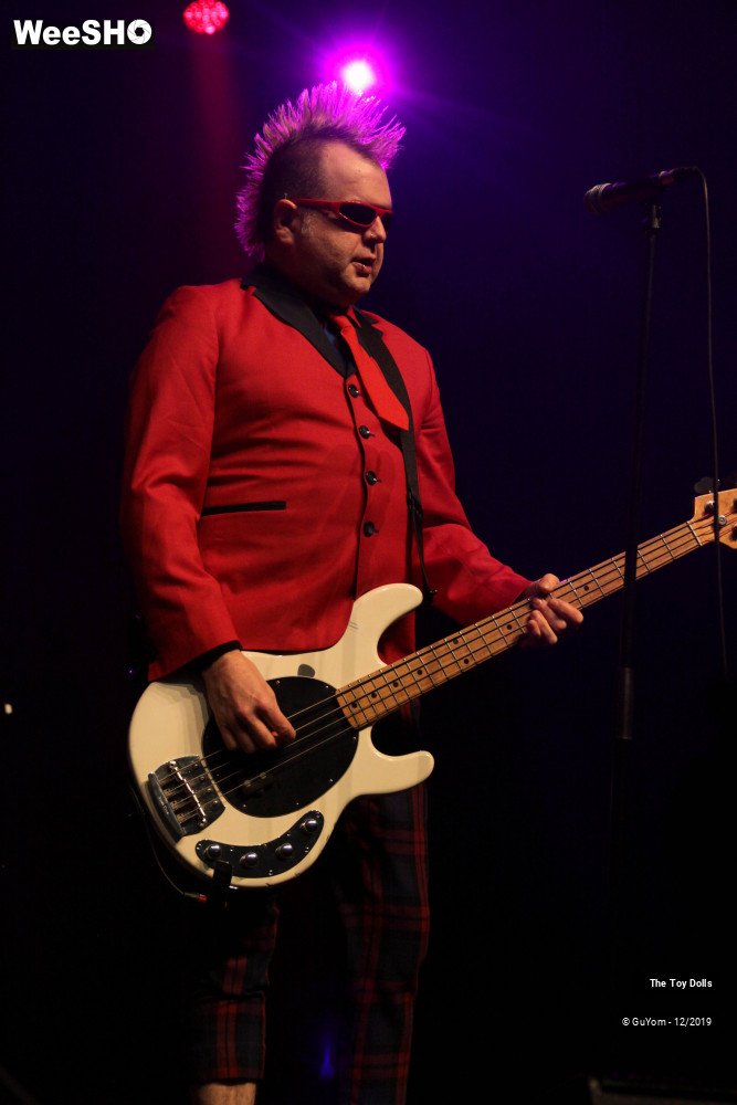 45/48 photos du spectacle he Toy Dolls