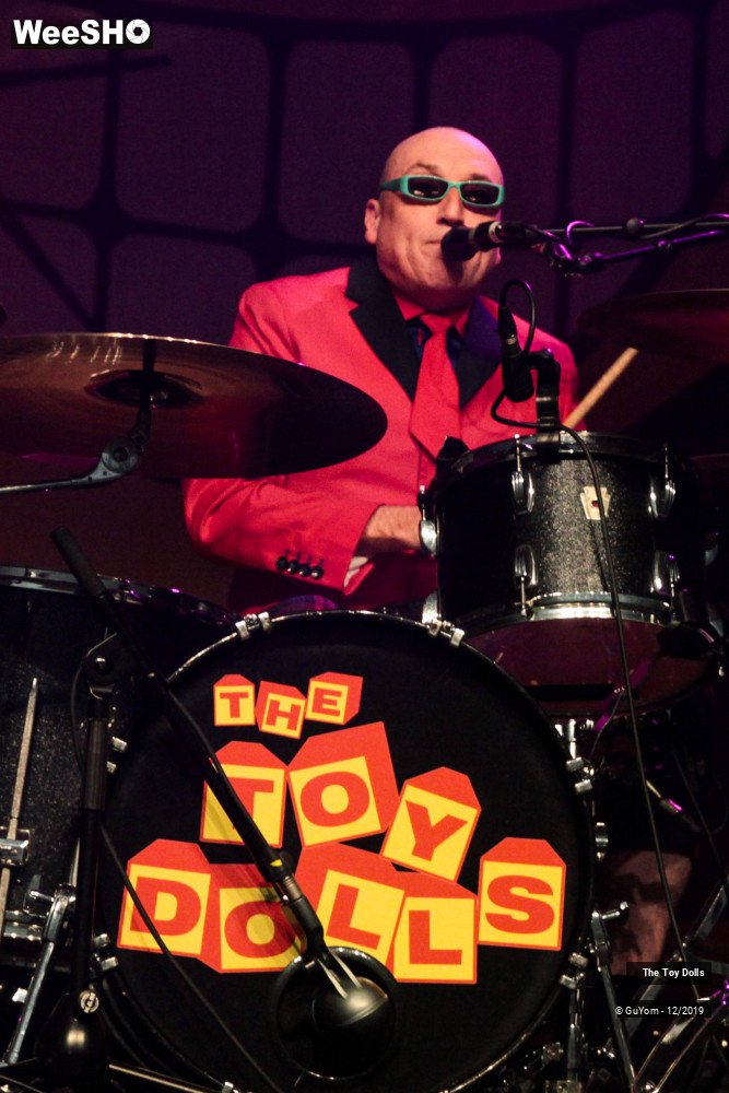 47/48 photos du spectacle he Toy Dolls