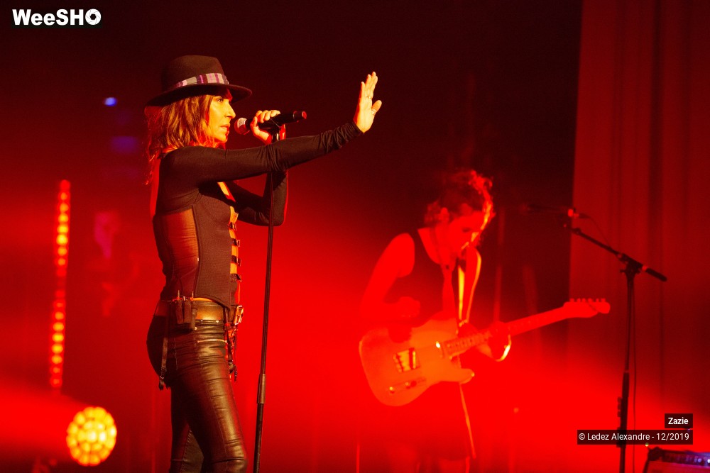 27/27 photos du spectacle Zazie Essenciel