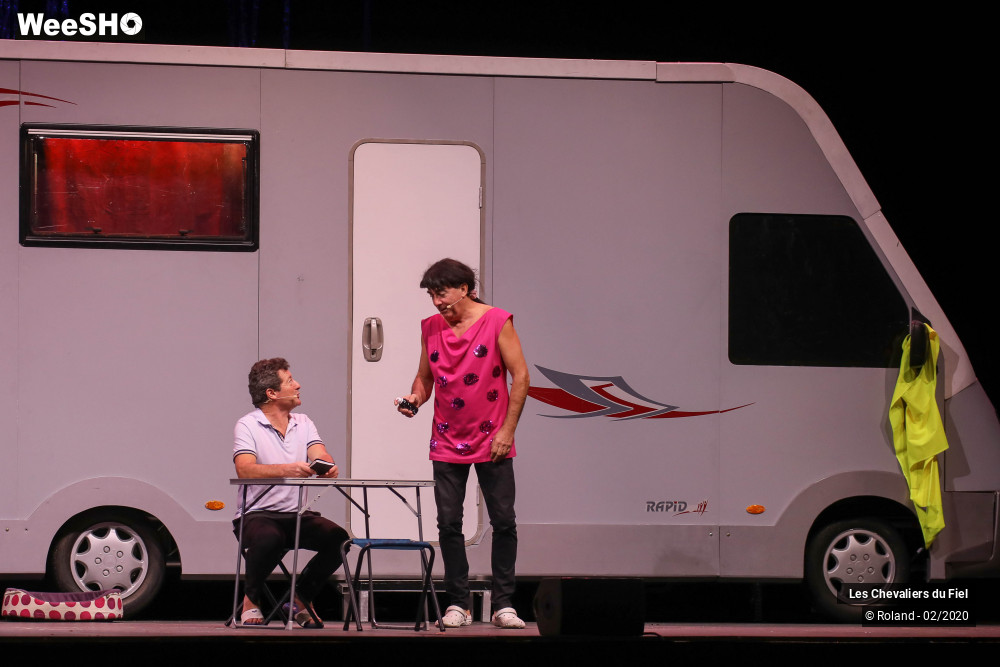 24/46 photos du spectacle Les chevaliers du fiel Camping-car forever