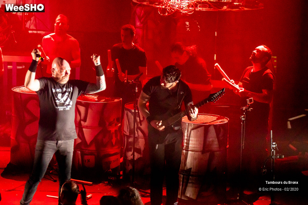 22/80 photos du spectacle Les Tambours du Bronx