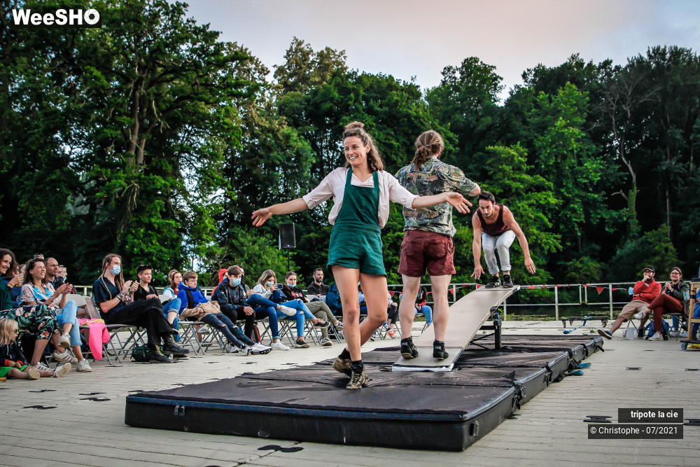 16/28 photos du spectacle tripote la cie