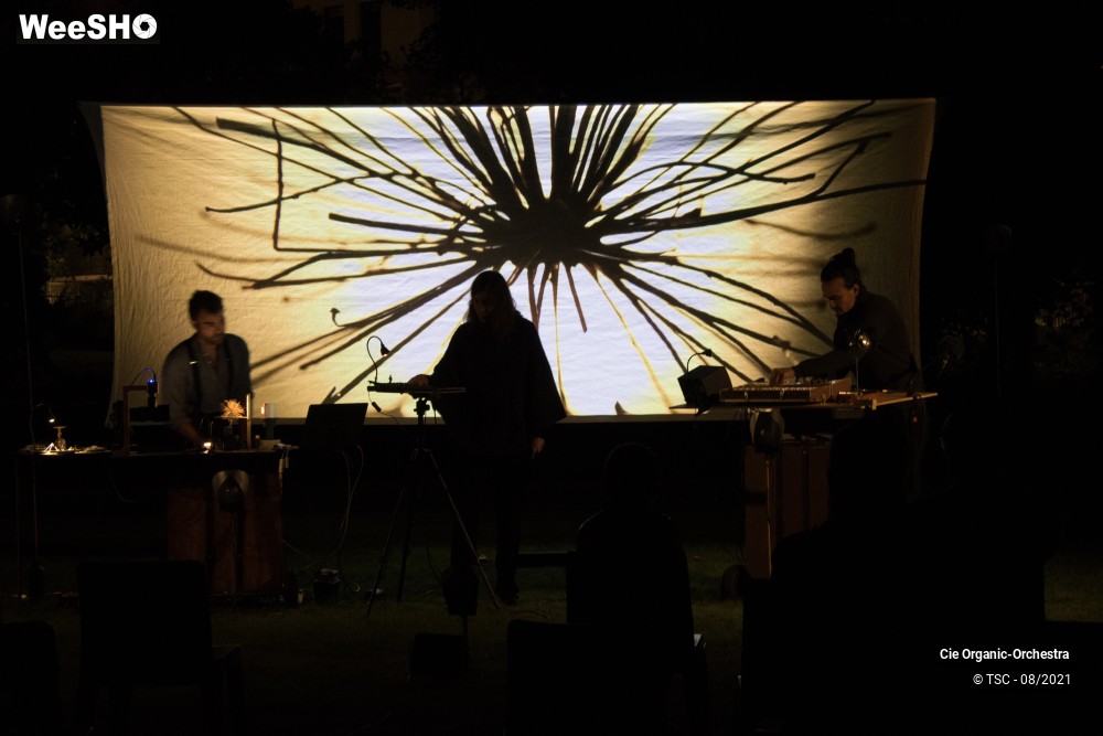 5/7 photos du spectacle ONIRI 2070