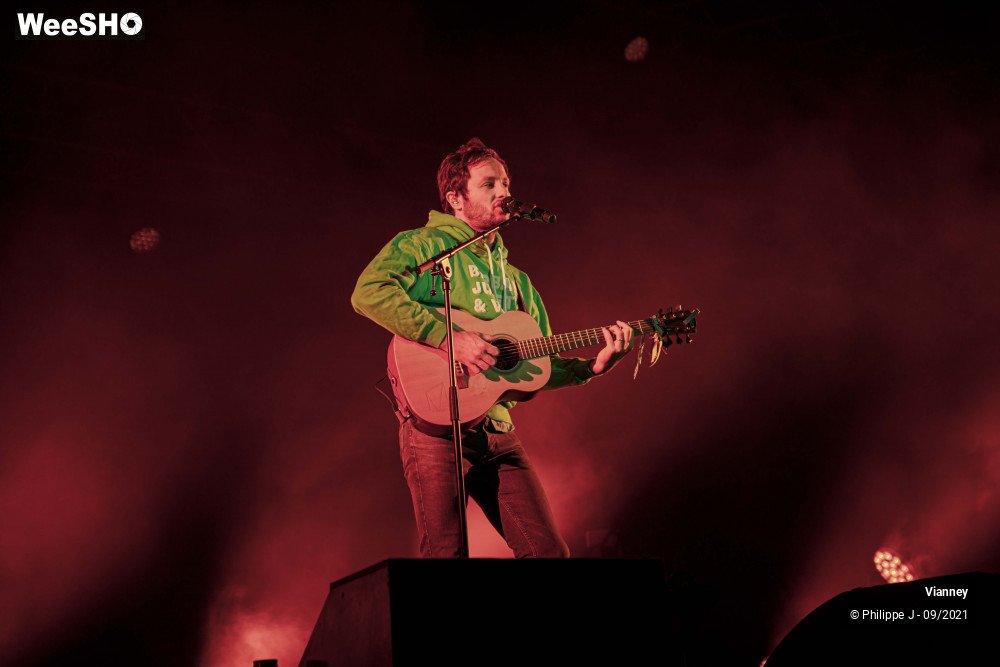 9/10 photos du spectacle Vianney