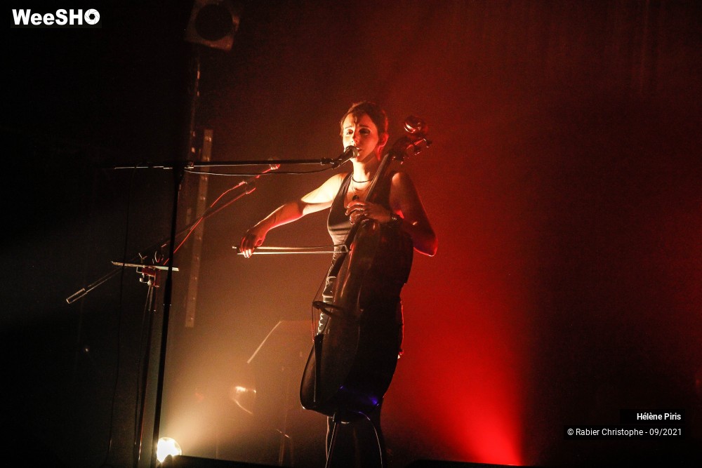 2/37 photos du spectacle Hélène Piris