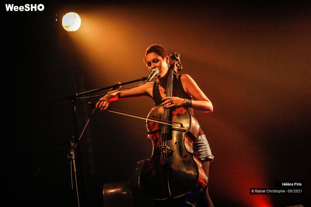 3/37 photos du spectacle Hélène Piris