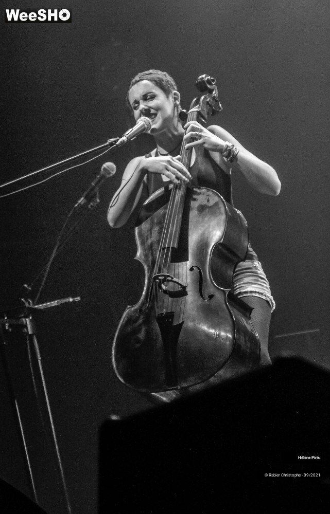 4/37 photos du spectacle Hélène Piris