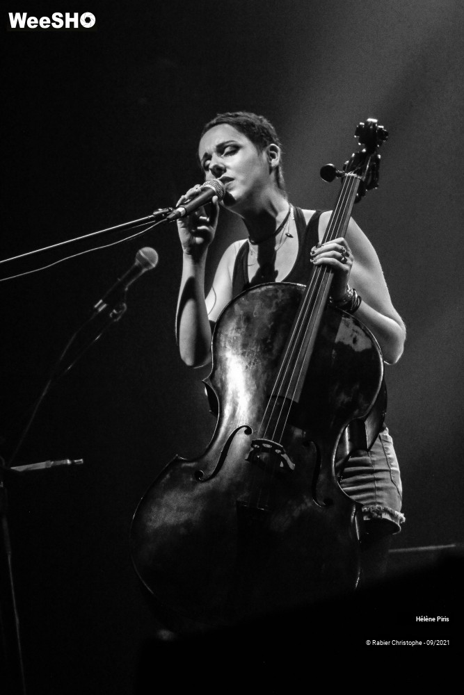 6/37 photos du spectacle Hélène Piris