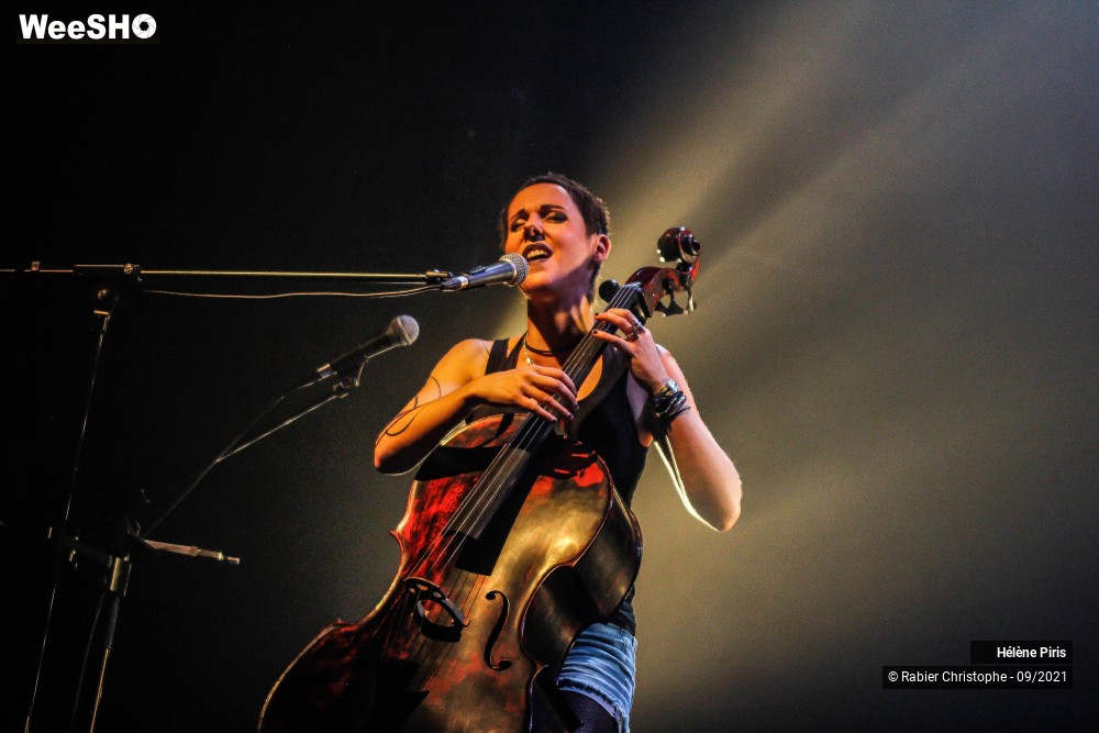 14/37 photos du spectacle Hélène Piris