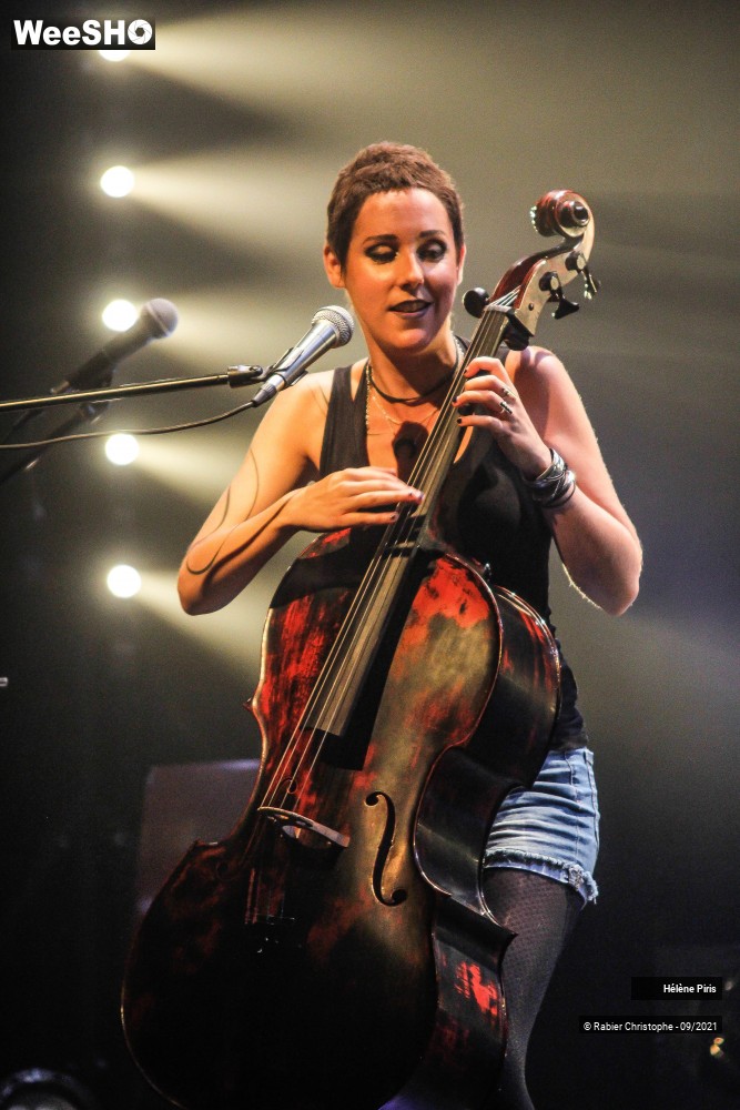 16/37 photos du spectacle Hélène Piris