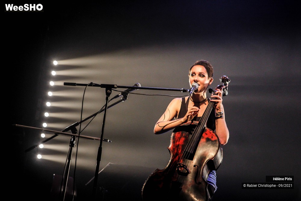 17/37 photos du spectacle Hélène Piris