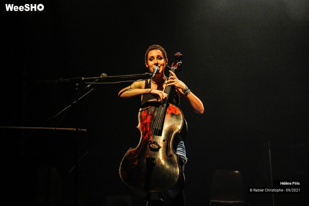 19/37 photos du spectacle Hélène Piris