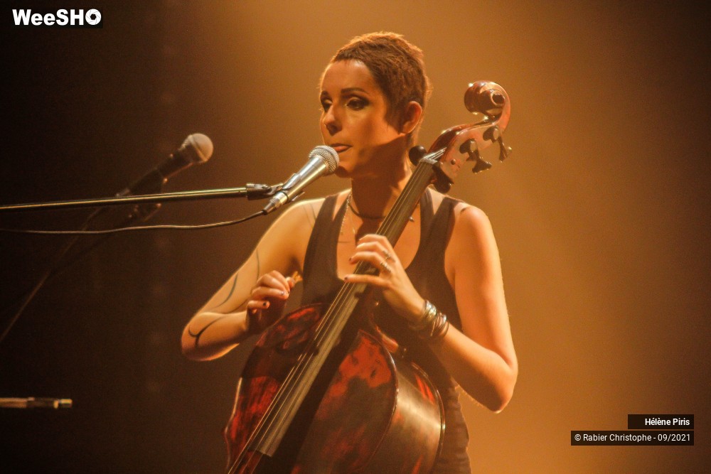 25/37 photos du spectacle Hélène Piris