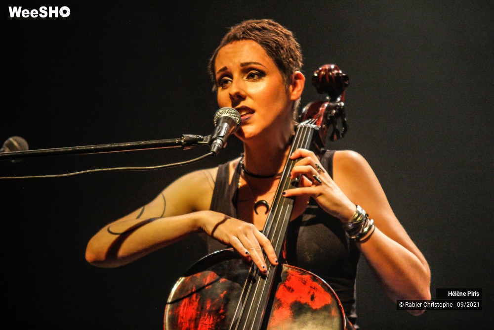 27/37 photos du spectacle Hélène Piris