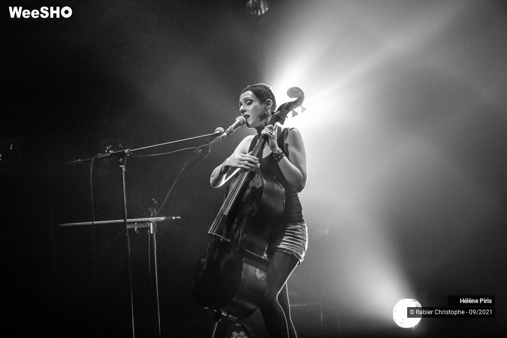 30/37 photos du spectacle Hélène Piris