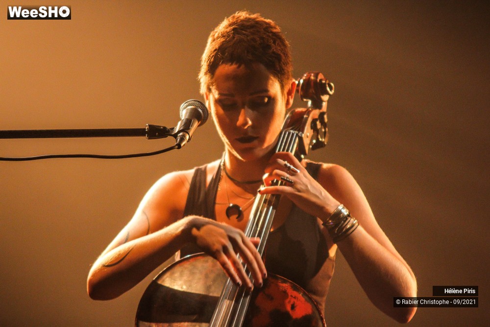 33/37 photos du spectacle Hélène Piris