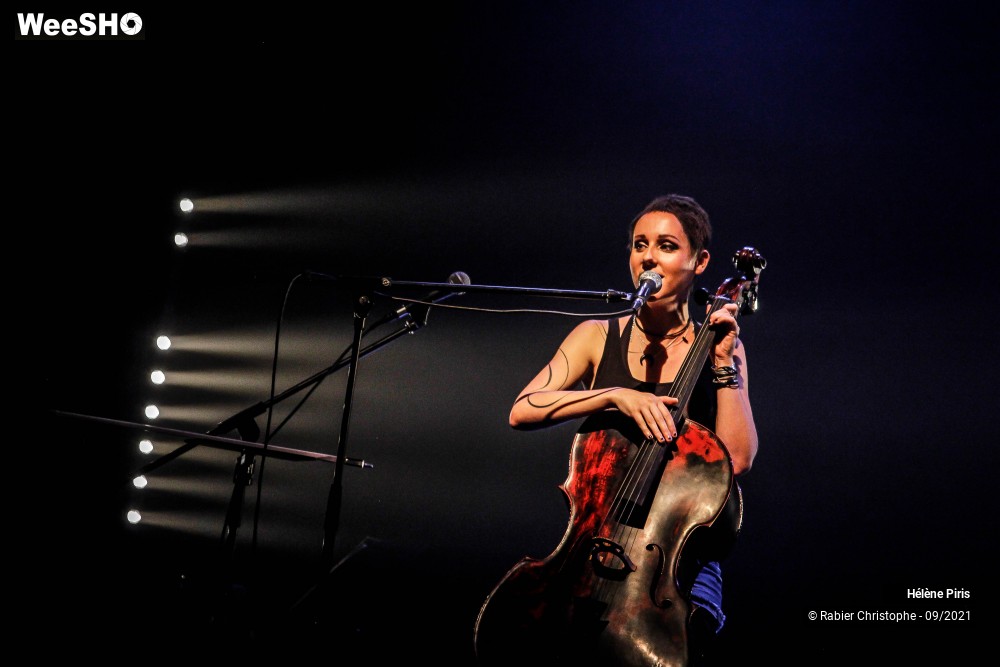 36/37 photos du spectacle Hélène Piris