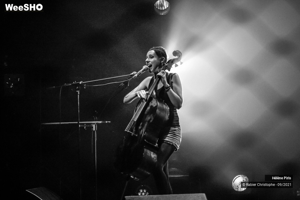 37/37 photos du spectacle Hélène Piris