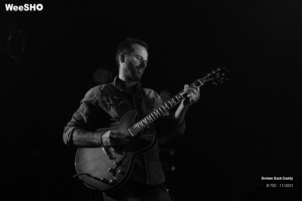 5/10 photos du spectacle Broken Back Daddy