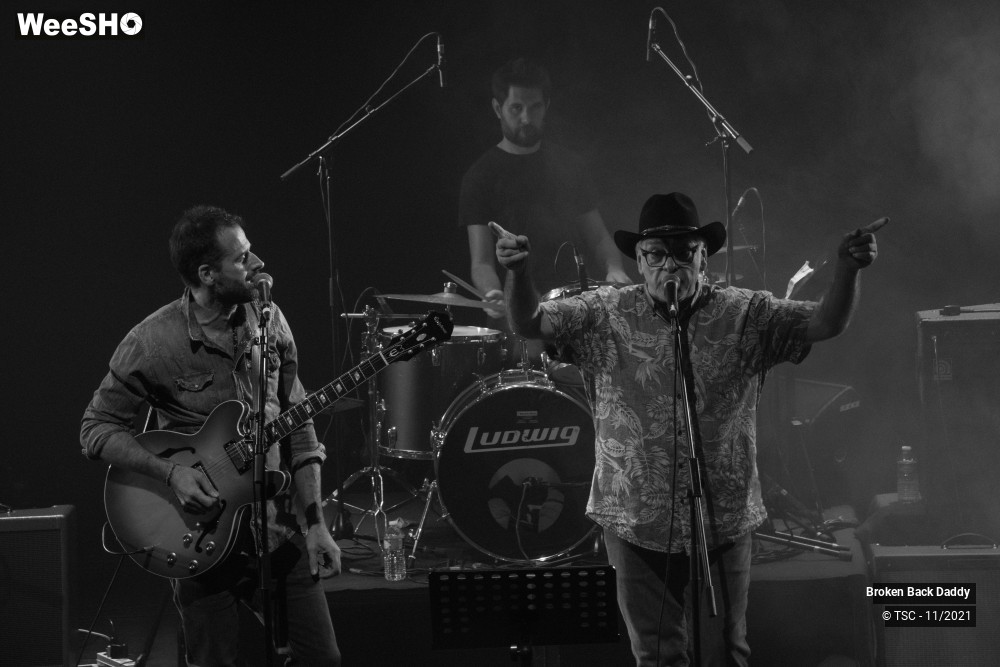 6/10 photos du spectacle Broken Back Daddy