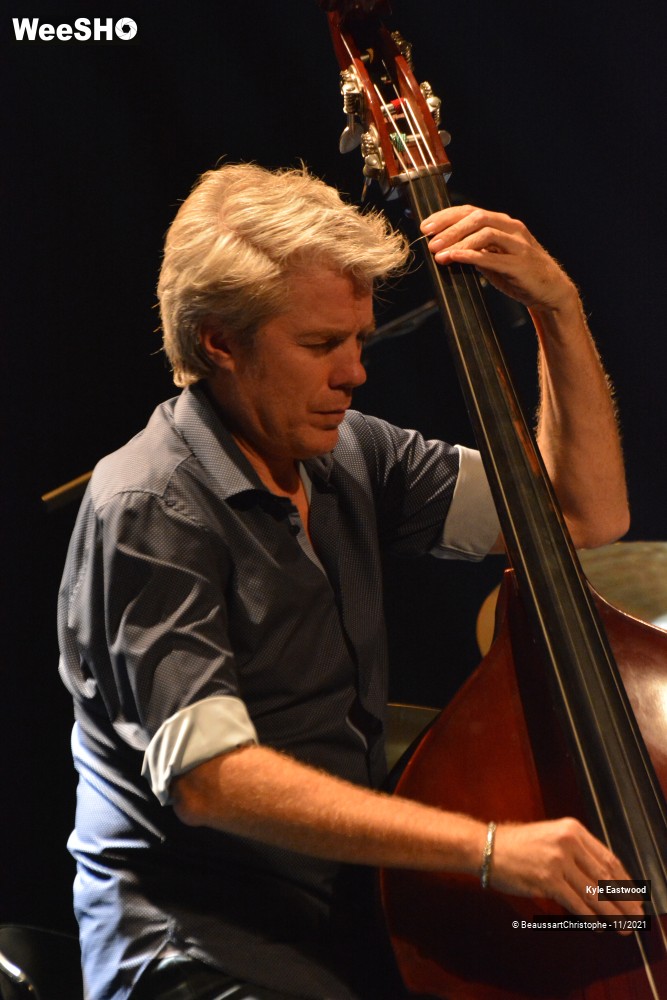 52/53 photos du spectacle Kyle Eastwood