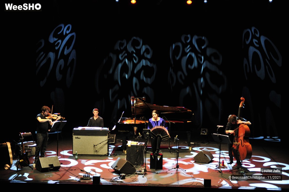 2/31 photos du spectacle Louise Jallu