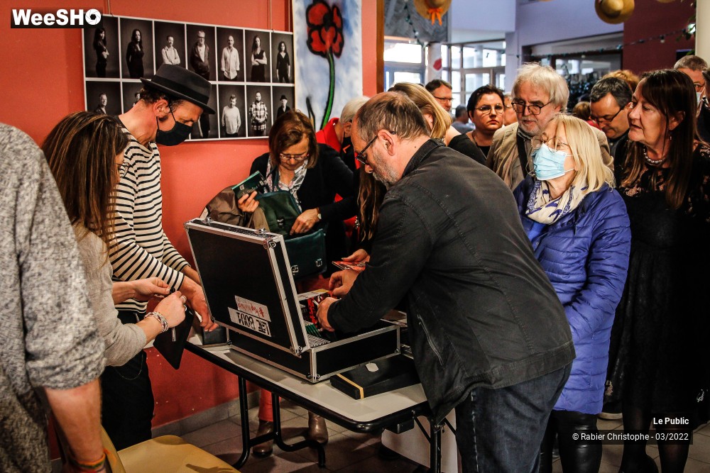 28/37 photos du spectacle Ambiance au Festival A Travers Chants 2022