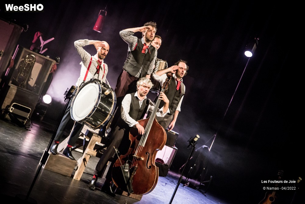 9/21 photos du spectacle Les Fouteurs de Joie