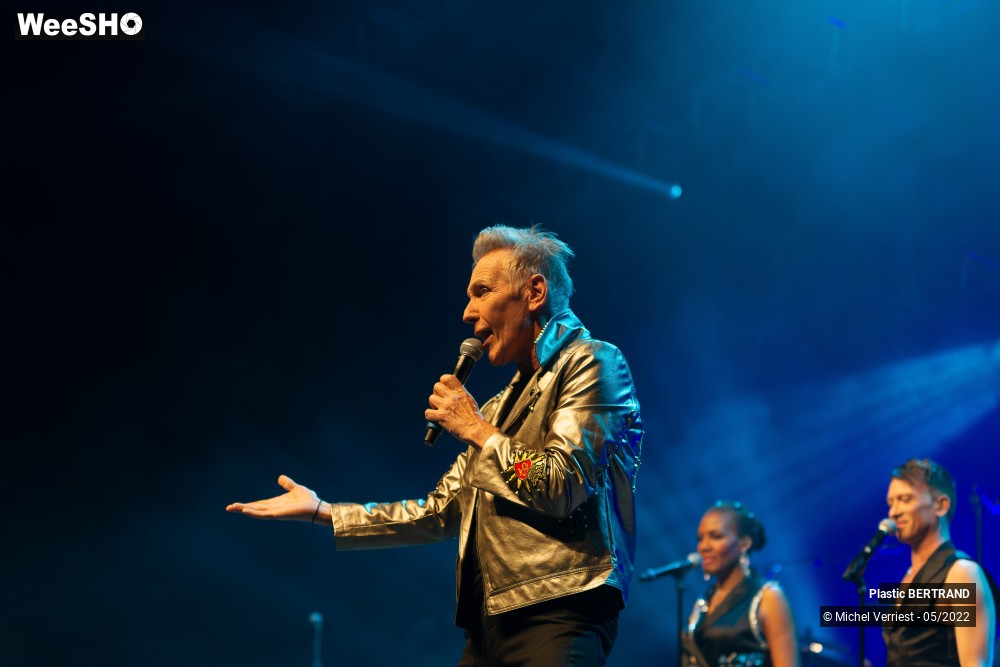 4/66 photos du spectacle Plastic Bertrand