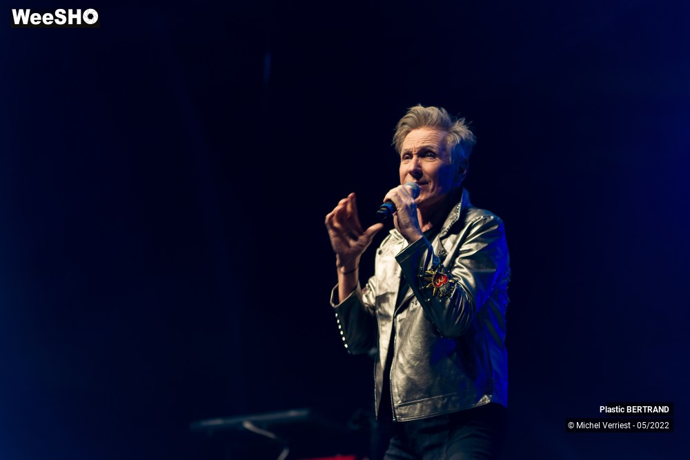 12/66 photos du spectacle Plastic Bertrand