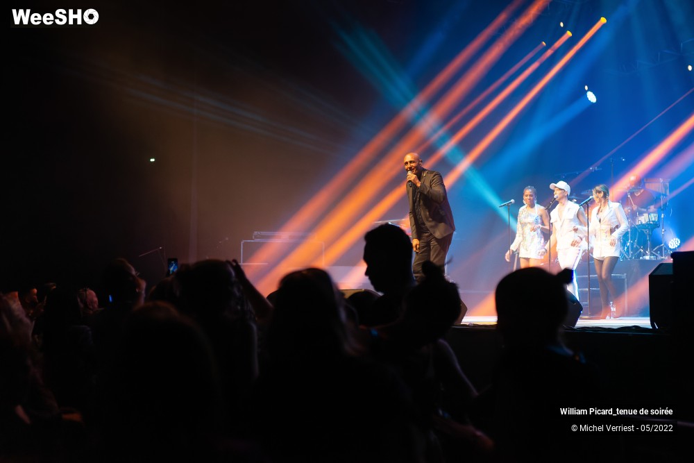 22/24 photos du spectacle William Picard_tenue de soirée