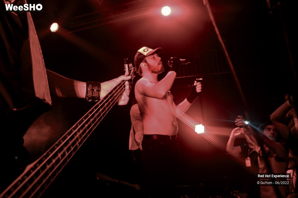 93/99 photos du spectacle Red Hot Experience