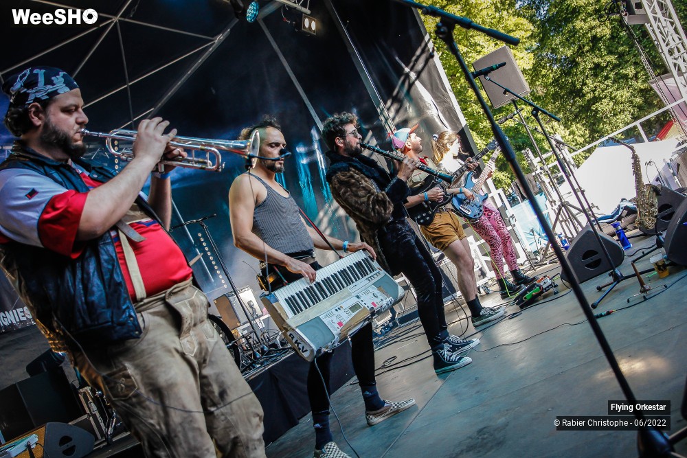 35/57 photos du spectacle flying orkestar