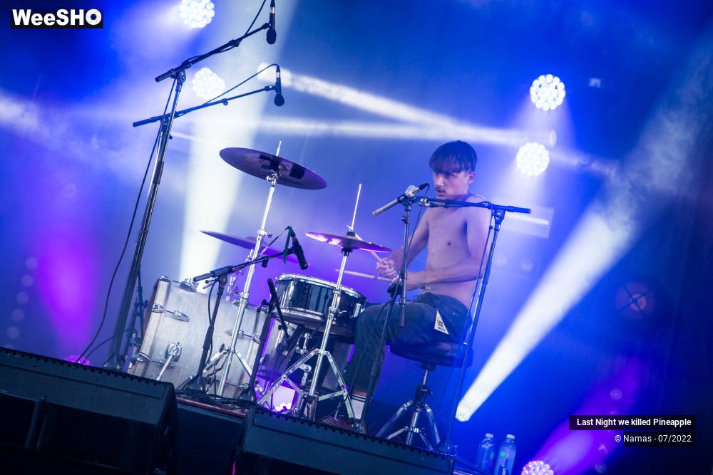 2/11 photos du spectacle Last Night we killed Pineapple