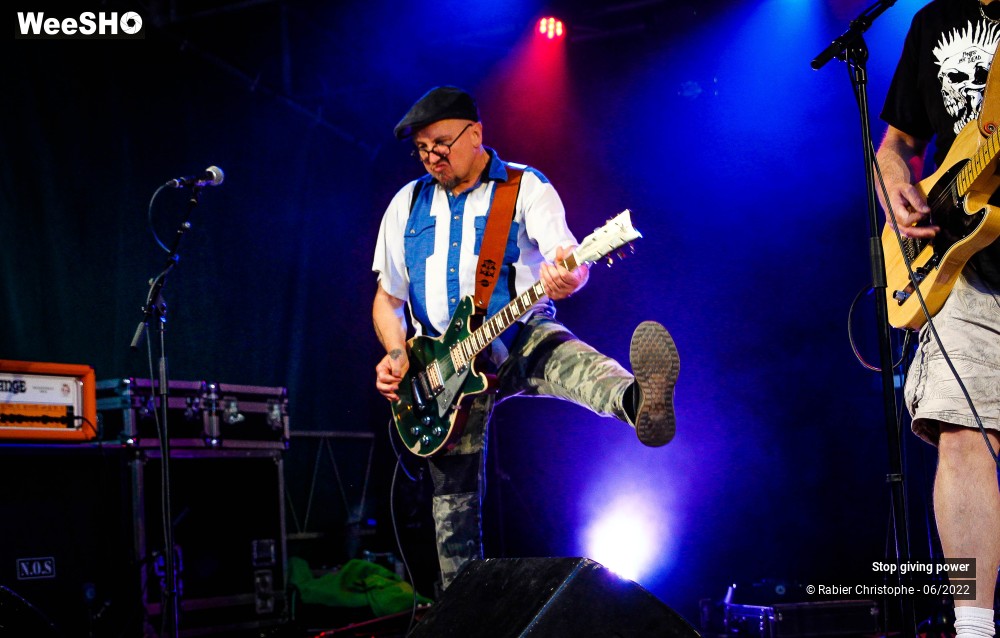 7/38 photos du spectacle Stop giving power