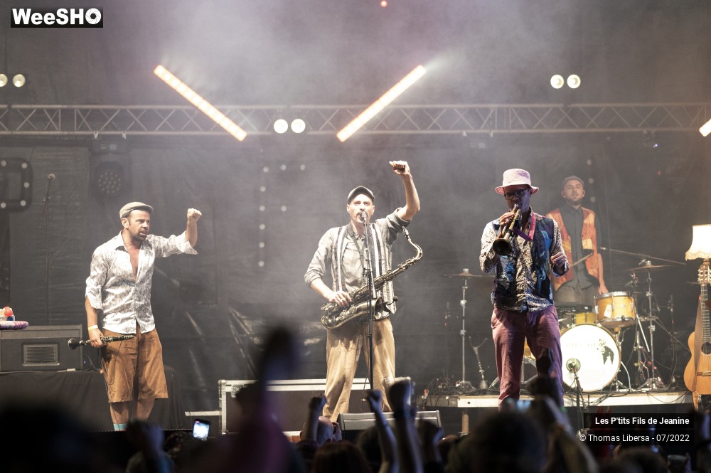 16/17 photos du spectacle Les P'tits Fils de Jeanine
