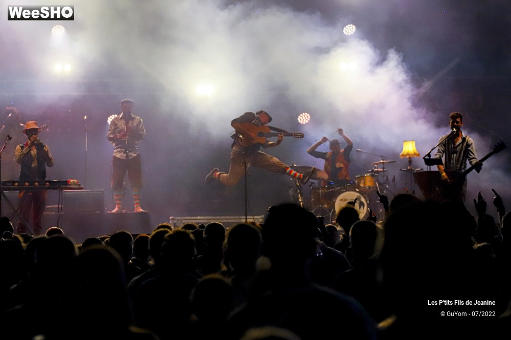 7/84 photos du spectacle Les P'tits Fils de Jeanine