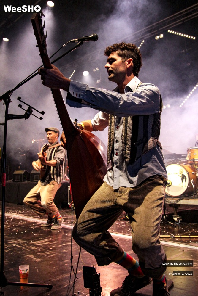 10/84 photos du spectacle Les P'tits Fils de Jeanine
