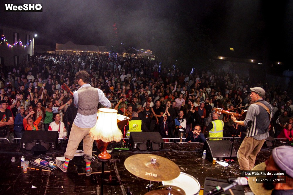 14/84 photos du spectacle Les P'tits Fils de Jeanine