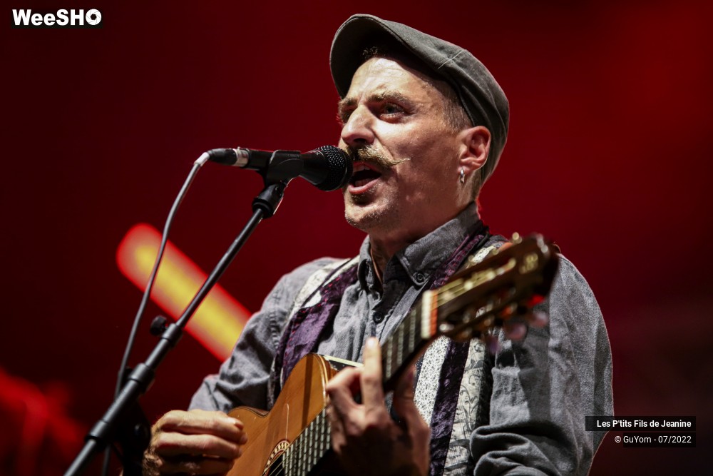 17/84 photos du spectacle Les P'tits Fils de Jeanine