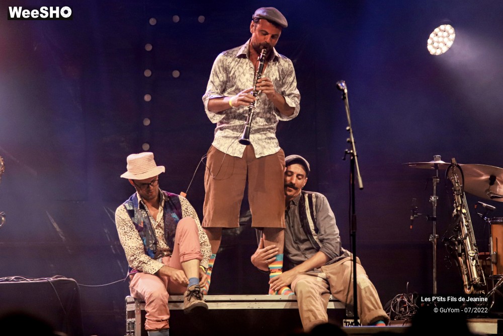 40/84 photos du spectacle Les P'tits Fils de Jeanine