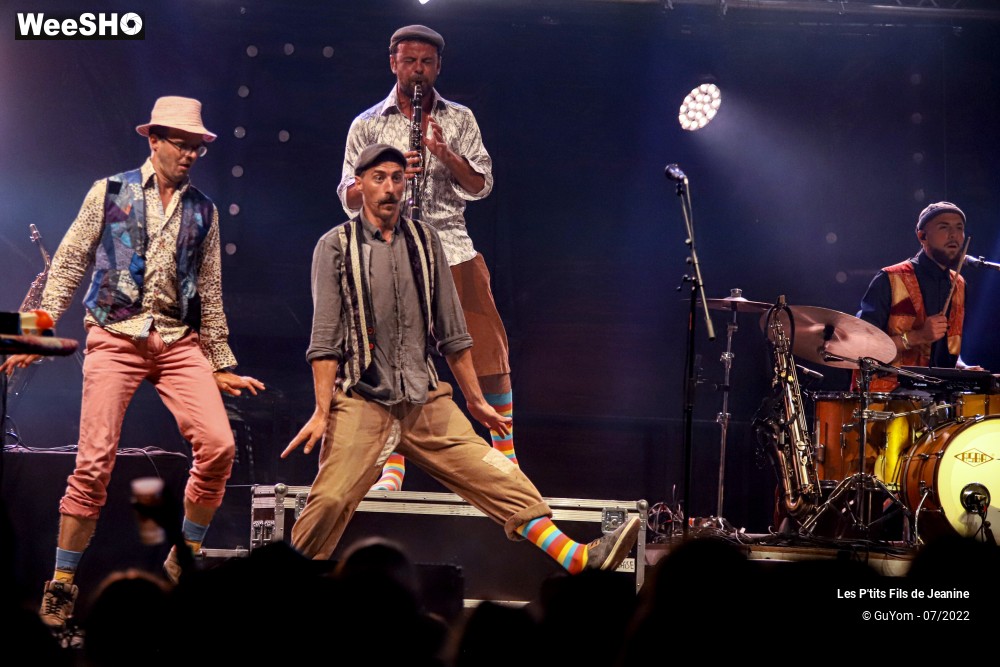 41/84 photos du spectacle Les P'tits Fils de Jeanine