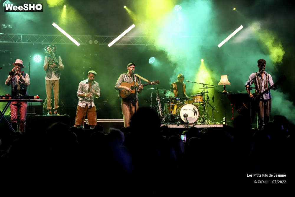 43/84 photos du spectacle Les P'tits Fils de Jeanine