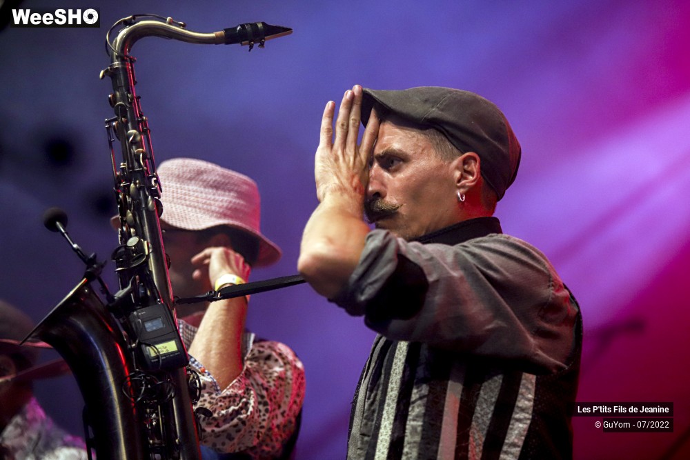 46/84 photos du spectacle Les P'tits Fils de Jeanine