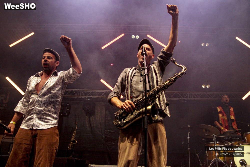 62/84 photos du spectacle Les P'tits Fils de Jeanine