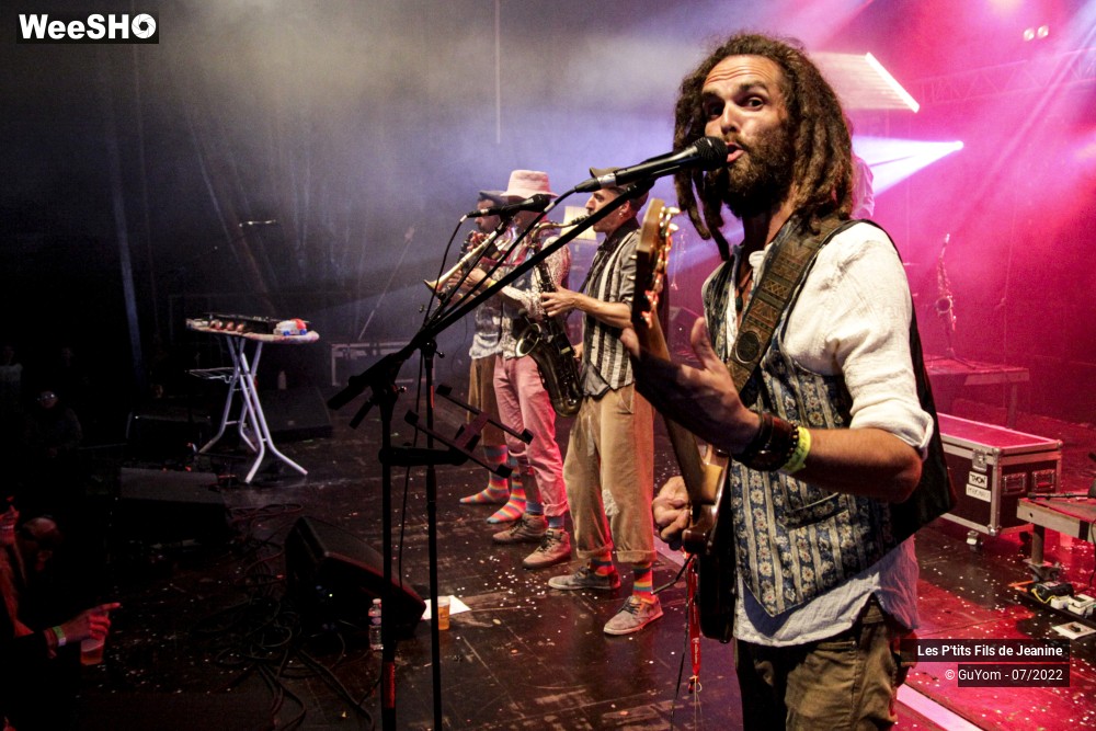 70/84 photos du spectacle Les P'tits Fils de Jeanine