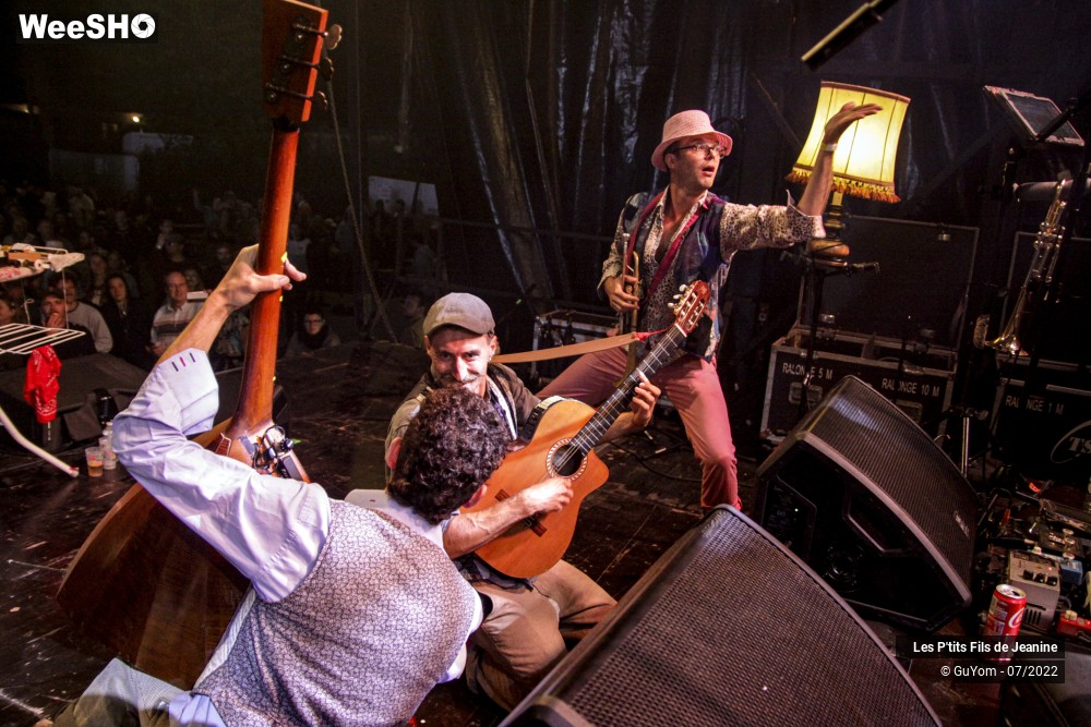 74/84 photos du spectacle Les P'tits Fils de Jeanine
