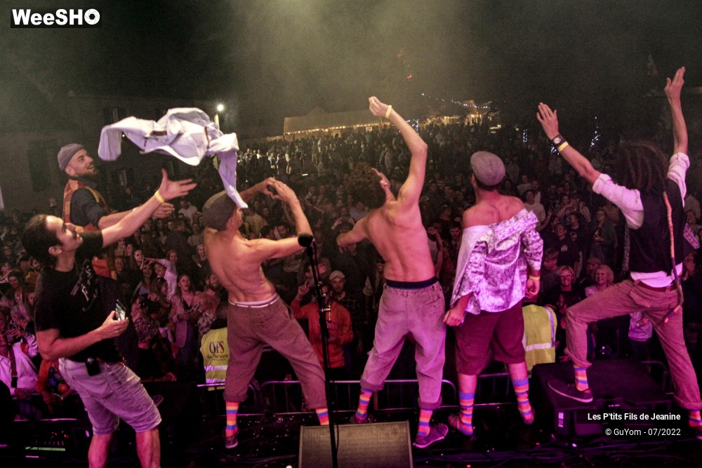 84/84 photos du spectacle Les P'tits Fils de Jeanine